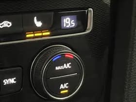 Volkswagen Golf thumbnail 49