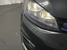 Volkswagen Golf thumbnail 8