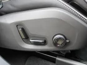 Volvo XC60 2.0 T8 Plug-in hybrid AWD Plus Black Edition thumbnail 50