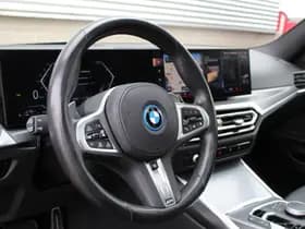 BMW 3-serie 330e xDrive M-Sport thumbnail 4