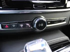 Volvo S90 2.0 T8 AWD Plus Dark thumbnail 19