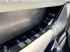 Land Rover Range Rover Velar 2.0 250PK AWD R-DYNAMIC BLACK PACK SE thumbnail 18