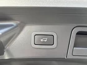 Land Rover Range Rover Velar 2.0 250PK AWD R-DYNAMIC BLACK PACK SE thumbnail 43