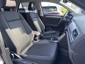 Volkswagen T-Roc TSI 110PK COMFORTLINE thumbnail 17