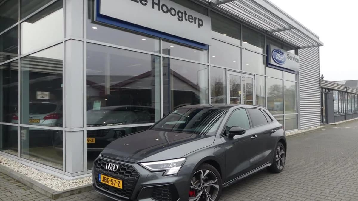 Audi A3 Sportback 45 TFSI e S edition Competition Daytonagrijs pareleffect — foto 1