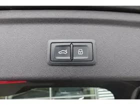 Audi A3 Sportback 45 TFSI e S edition Competition Daytonagrijs pareleffect thumbnail 13