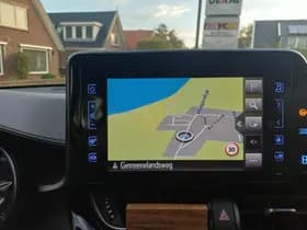 Toyota C-HR thumbnail 30