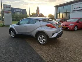 Toyota C-HR thumbnail 4