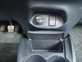 Toyota Yaris thumbnail 12