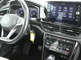 Volkswagen T-Roc 1.5 TSI 150pk DSG Style Camera Panoramadak IQ.Light Stoelverwarming Carplay thumbnail 3