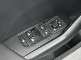 Volkswagen T-Cross 1.0 TSI 116pk DSG Life Edition IQ Light Stoelverwarming Camera Keyless Virtual Cockpit App-Connect thumbnail 14