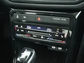 Volkswagen T-Cross 1.0 TSI 116pk DSG Life Edition IQ Light Stoelverwarming Camera Keyless Virtual Cockpit App-Connect thumbnail 32