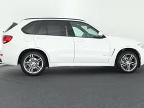 BMW X5 xDrive30d 259pk High Executive M-Sport Panoramadak Trekhaak Leder Memory Camera Keyless Navigatie thumbnail 11