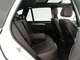 BMW X5 xDrive30d 259pk High Executive M-Sport Panoramadak Trekhaak Leder Memory Camera Keyless Navigatie thumbnail 13