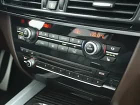 BMW X5 xDrive30d 259pk High Executive M-Sport Panoramadak Trekhaak Leder Memory Camera Keyless Navigatie thumbnail 33