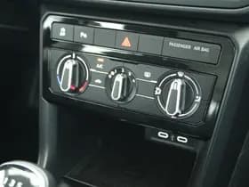 Volkswagen T-Cross 1.0 TSI 95pk Life Navigatie Adaptive Cruise Airco thumbnail 28