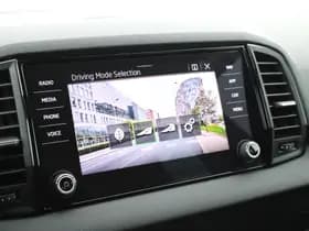 Škoda Karoq 1.5 TSI 150pk DSG Sportline Business Panoramadak Trekhaak Stoelverwarming thumbnail 38