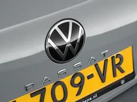 Volkswagen Passat Variant 1.5 TSI 150pk DSG R-Line Business Leder Camera Panoramadak Keyless Virtual Cockpit Navigatie thumbnail 47