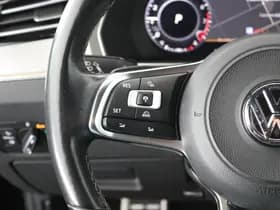 Volkswagen Arteon 1.5 TSI 150pk DSG 2x R-Line Keyless Virtual Cockpit Stoelverwarming Camera Panoramadak Navigatie thumbnail 18