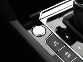 Volkswagen Arteon 1.5 TSI 150pk DSG 2x R-Line Keyless Virtual Cockpit Stoelverwarming Camera Panoramadak Navigatie thumbnail 5