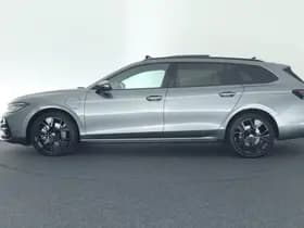 Volkswagen Passat Variant 1.5 eHybrid 204pk R-Line Edition Black Style Trekhaak Camera Head-Up Panoramadak Leder Memory Stoelverwarming Keyless Navigatie thumbnail 12