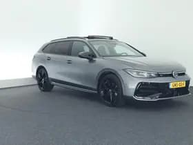 Volkswagen Passat Variant 1.5 eHybrid 204pk R-Line Edition Black Style Trekhaak Camera Head-Up Panoramadak Leder Memory Stoelverwarming Keyless Navigatie thumbnail 16
