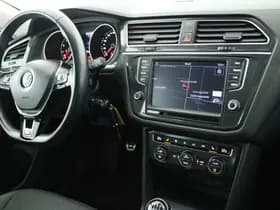 Volkswagen Tiguan 1.4 TSI 150pk Connected Series Trekhaak Navigatie Stoelverwarming thumbnail 3