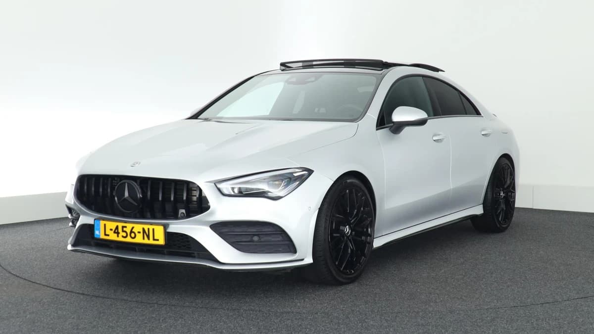 Mercedes-Benz CLA-Klasse 200 163pk Solution AMG Trekhaak Camera Burmester Stoelverwarming Sfeerverlichting Panoramadak Navigatie — foto 1