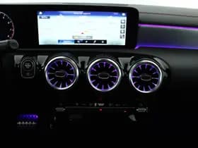 Mercedes-Benz CLA-Klasse 200 163pk Solution AMG Trekhaak Camera Burmester Stoelverwarming Sfeerverlichting Panoramadak Navigatie thumbnail 3