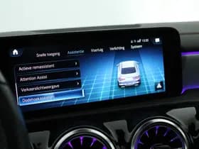Mercedes-Benz CLA-Klasse 200 163pk Solution AMG Trekhaak Camera Burmester Stoelverwarming Sfeerverlichting Panoramadak Navigatie thumbnail 32