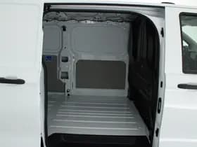 Volkswagen Transporter T7 2.0 TDI 110pk L2H1 Life Incl. BPM! Parkeersensoren Carplay Bijrijdersbank thumbnail 9