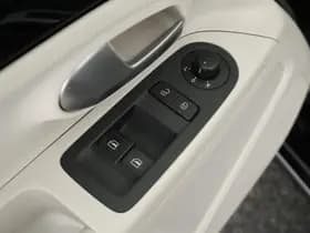 Volkswagen Up! 1.0 60pk BMT up! beats Camera Cruise Parkeersensoren Bluetooth thumbnail 13