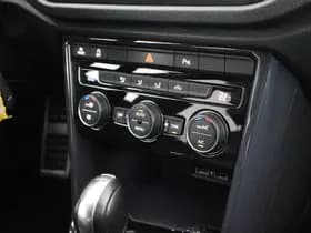 Volkswagen T-Roc 1.5 TSI 150pk DSG R-Line Sport Panoramadak Camera Leder Navigatie Virtual Cockpit thumbnail 35