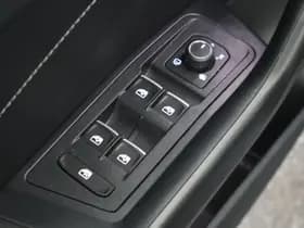 Volkswagen T-Roc 1.5 TSI 150pk DSG R-Line Edition Trekhaak Camera Stoelverwarming Virtual Cockpit Navigatie thumbnail 15