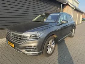 Volkswagen Touareg 3.0 TDI 230pk R-Line Grijs kenteken Panoramadak Trekhaak Luchtvering Matrix Camera Keyless