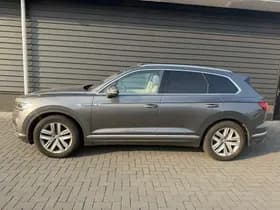 Volkswagen Touareg 3.0 TDI 230pk R-Line Grijs kenteken Panoramadak Trekhaak Luchtvering Matrix Camera Keyless thumbnail 2