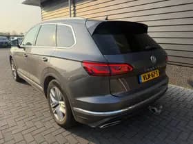 Volkswagen Touareg 3.0 TDI 230pk R-Line Grijs kenteken Panoramadak Trekhaak Luchtvering Matrix Camera Keyless thumbnail 3