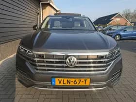Volkswagen Touareg 3.0 TDI 230pk R-Line Grijs kenteken Panoramadak Trekhaak Luchtvering Matrix Camera Keyless thumbnail 4