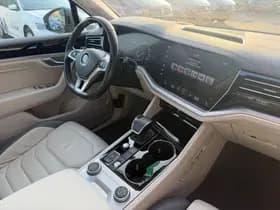 Volkswagen Touareg 3.0 TDI 230pk R-Line Grijs kenteken Panoramadak Trekhaak Luchtvering Matrix Camera Keyless thumbnail 5