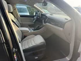 Volkswagen Touareg 3.0 TDI 230pk R-Line Grijs kenteken Panoramadak Trekhaak Luchtvering Matrix Camera Keyless thumbnail 8