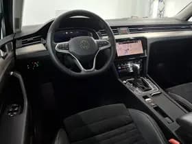 Volkswagen Passat Variant 1.5 TSI 150pk DSG R-Line Business + HUD Trekhaak Camera Keyless Navigatie Voorruitverwarming thumbnail 4