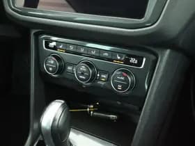 Volkswagen Tiguan 1.4 TSI 150pk DSG R-Line Highline Trekhaak Stoelverwarming Keyless Virtual Cockpit Navigatie thumbnail 33