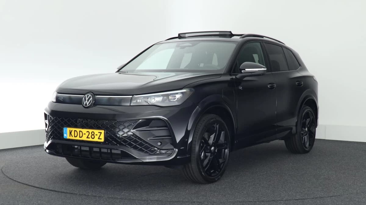 Volkswagen Tiguan 1.5 272pk eHybrid R-Line Edition Black Style Trekhaak 360Camera Keyless Massage Virtual Cockpit Panoramadak Navigatie — foto 1