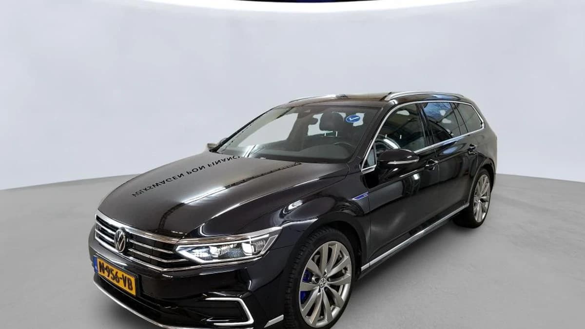Volkswagen Passat Variant 1.4 TSI PHEV 218pk GTE Business Trekhaak Panoramadak Leder Stoelverwarming — foto 1