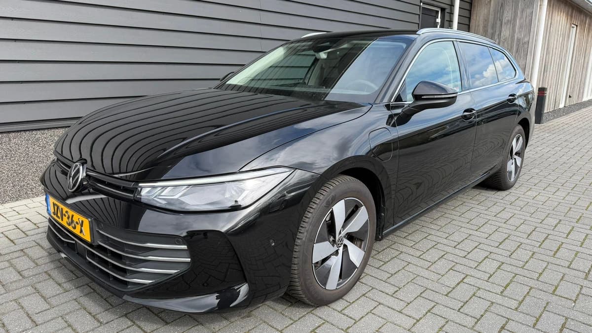 Volkswagen Passat Variant 1.5 eHybrid 204pk Business Trekhaak Camera Leder/Alcantara Stoel+ Stuurverwarming Massage Led Navigatie — foto 1