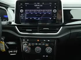 Volkswagen T-Roc 1.5 TSI 150pk DSG 2x R-Line Stoelverwarming App-Connect Led thumbnail 11