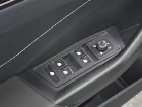 Volkswagen T-Roc 1.5 TSI 150pk DSG 2x R-Line Stoelverwarming App-Connect Led thumbnail 12