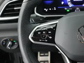 Volkswagen T-Roc 1.5 TSI 150pk DSG 2x R-Line Stoelverwarming App-Connect Led thumbnail 14