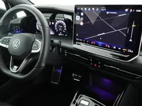 Volkswagen Golf 1.5 eTSI 150pk DSG R-Line Edition Camera Panoramadak Keyless Virtual Cockpit Navigatie thumbnail 3