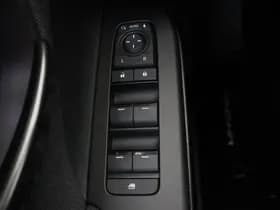 Toyota C-HR 2.0 PHEV 220PK Dynamic Winterpack Camera Carplay Navigatie thumbnail 17